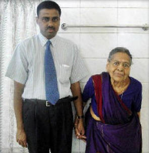 Knee replacement surgery for 95-year-old woman